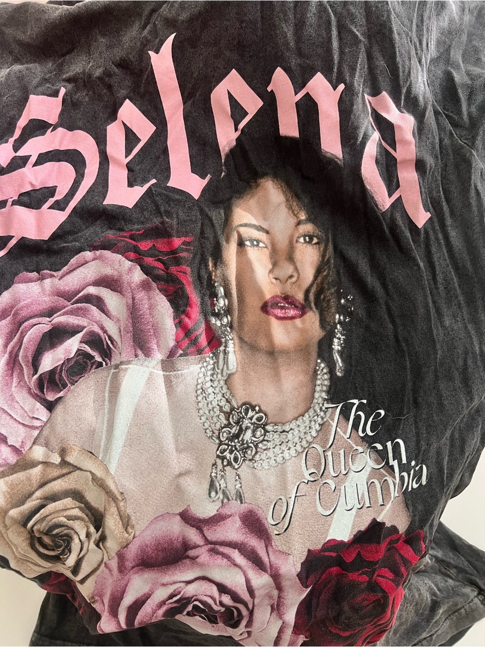 NEW! - Selena Graphic Tee in Black and Pink 🌹